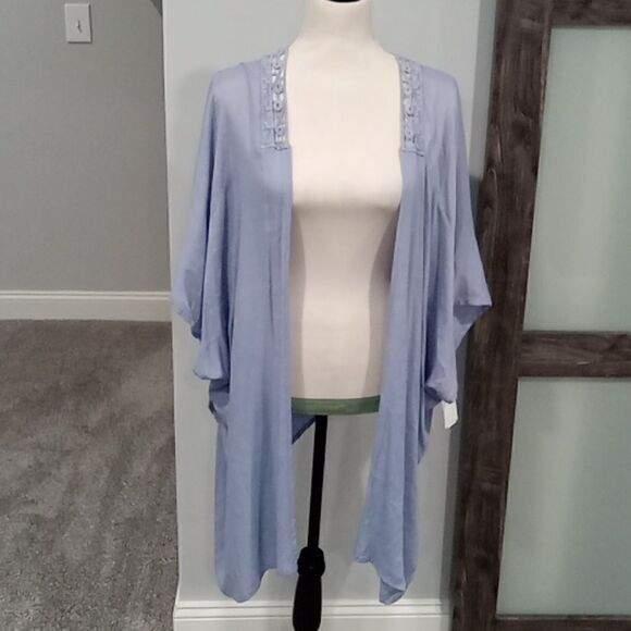 Vince Camuto blueish gray lightweight kimono / wrap. One size - Picture 2 of 7
